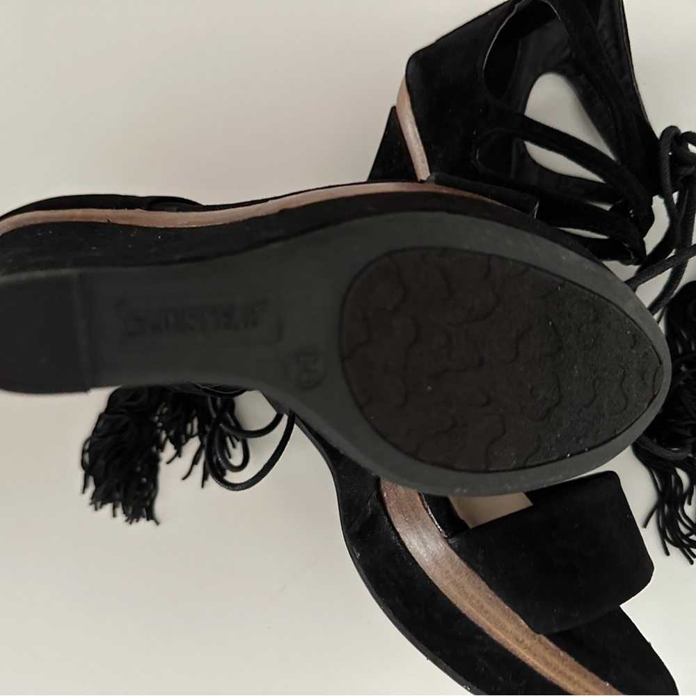 JustFab “Shanghai” Black Cutout Tassel Wedge Sandals Y2K Size 8.5 - Picture 7 of 10